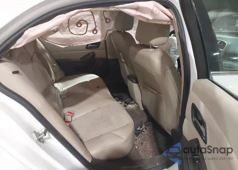 2015 Chevrolet Malibu 1Lt из США, поврежденный, VIN 1G11C5SL2FF197459